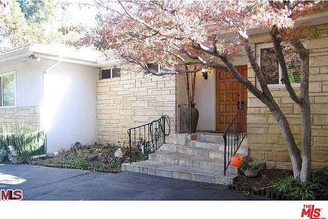 1st image of 3846 Hayvenhurst Ave