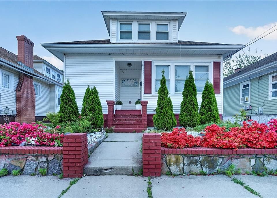 1st image of 19 Netherlands Ave