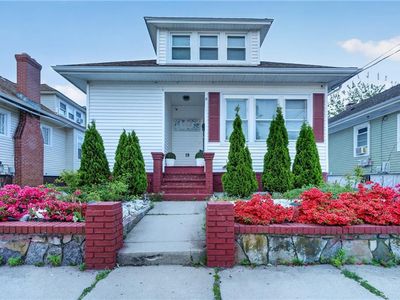19 Netherlands Ave, Cranston, RI, 02905