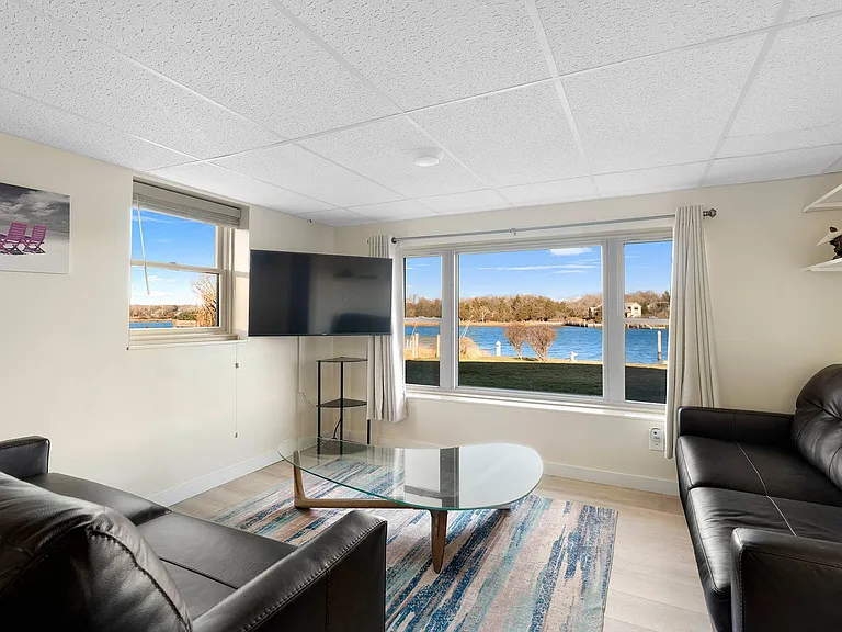 31 Harbor Dr — Photo 17