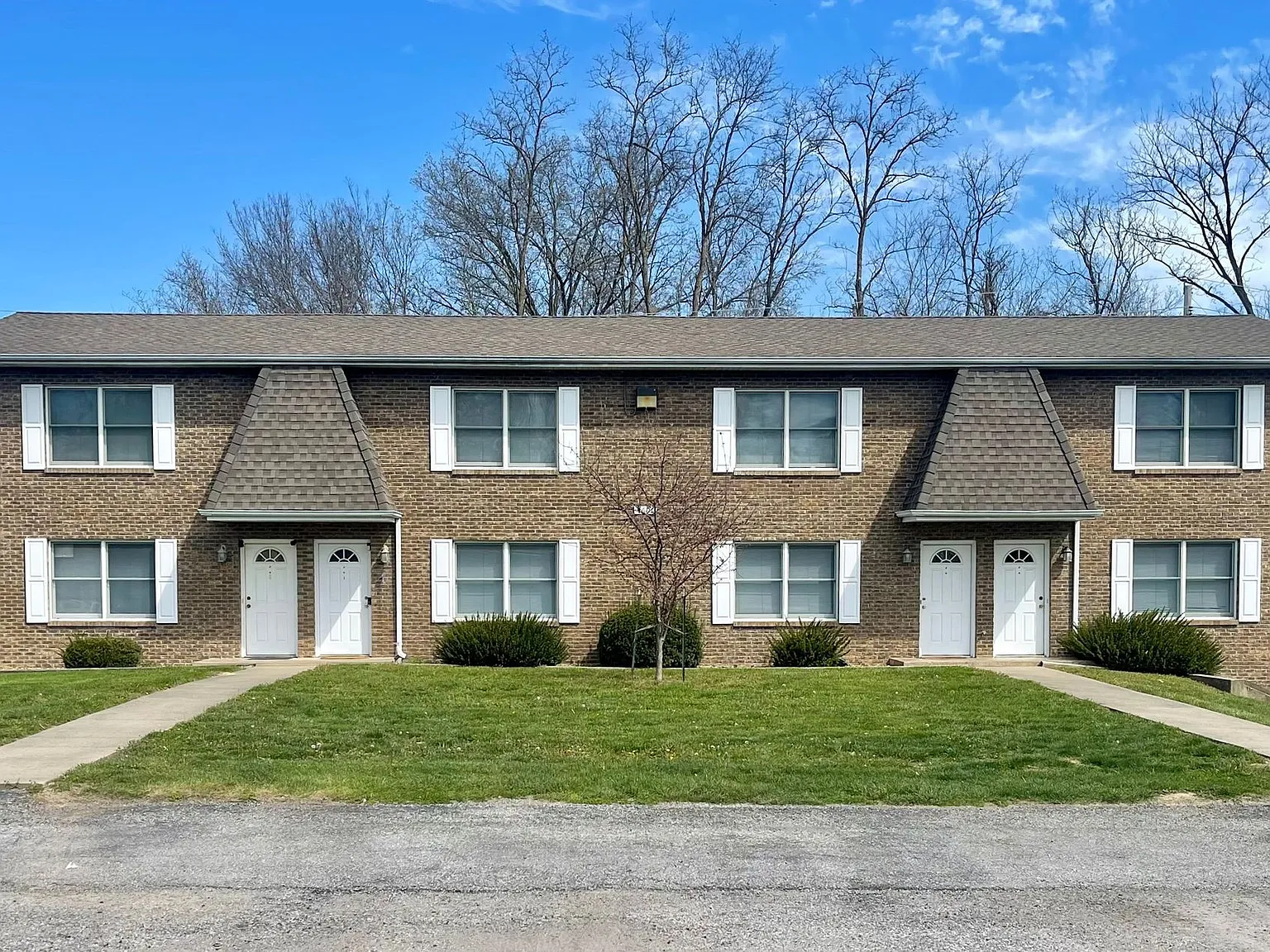 2 bed, 1.5 bath, 1050 sqft, $1,200 — Photo 1
