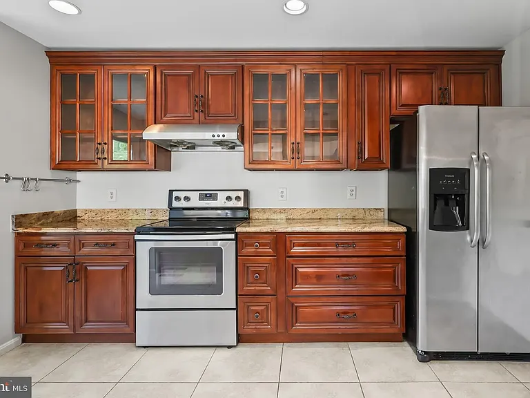 8421 Hollis Ln — Photo 16