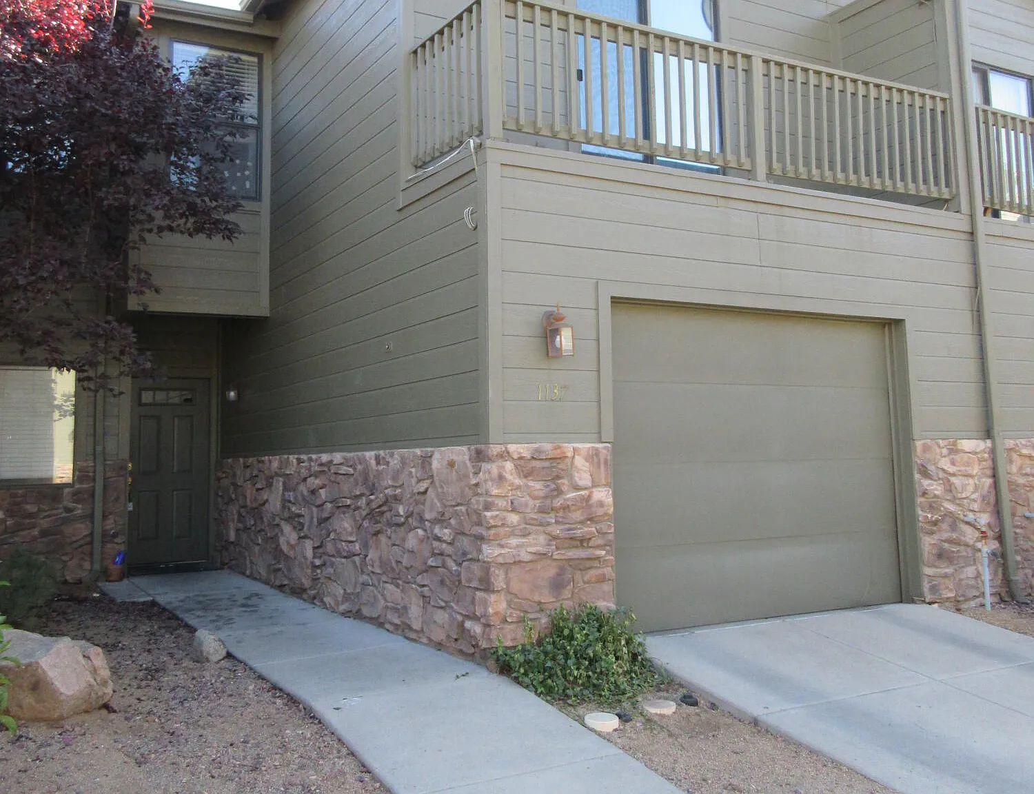3 bed, 2.5 bath, 1385 sqft, $1,744 — Photo 1