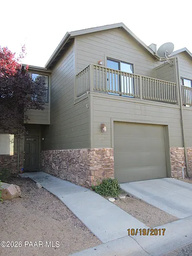1137 Hughes St Photo 1