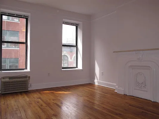 Rented by Metropolis Real Estate of Manhattan | media 10