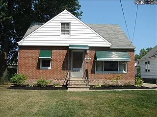 485 E 253rd St photo 1