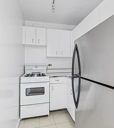 5th image of 175 W 12th St APT 10M