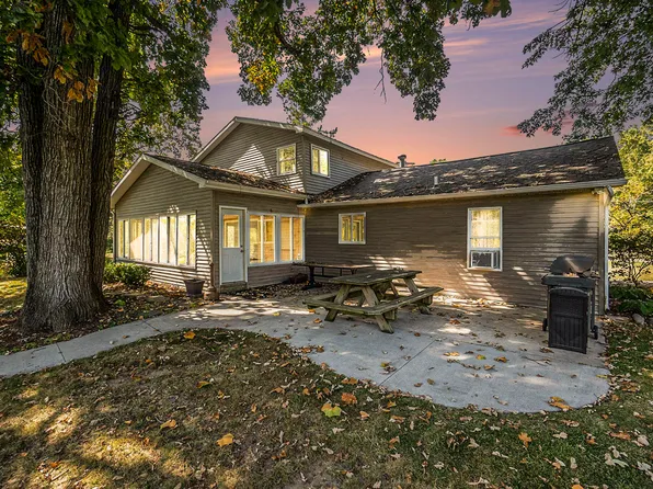 7842 Main St, Newaygo, MI 49337