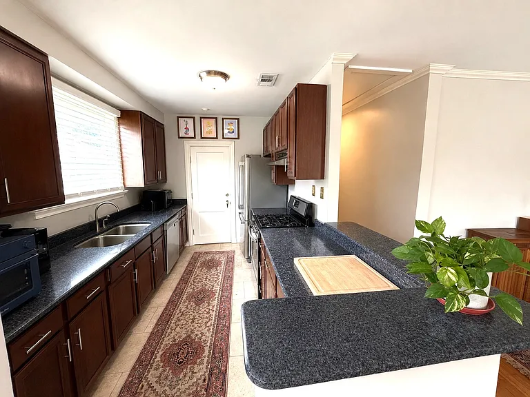 5519 Clara St — Photo 3