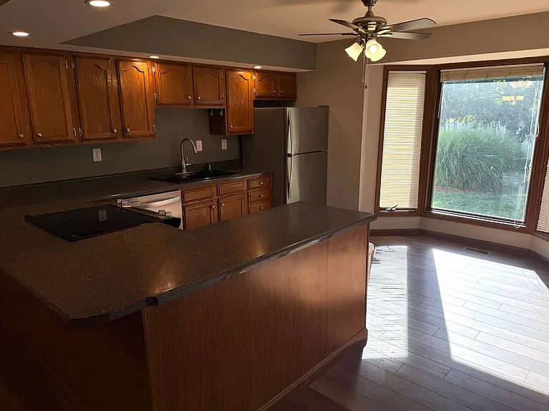 1225 Chancellor Dr — Photo 4