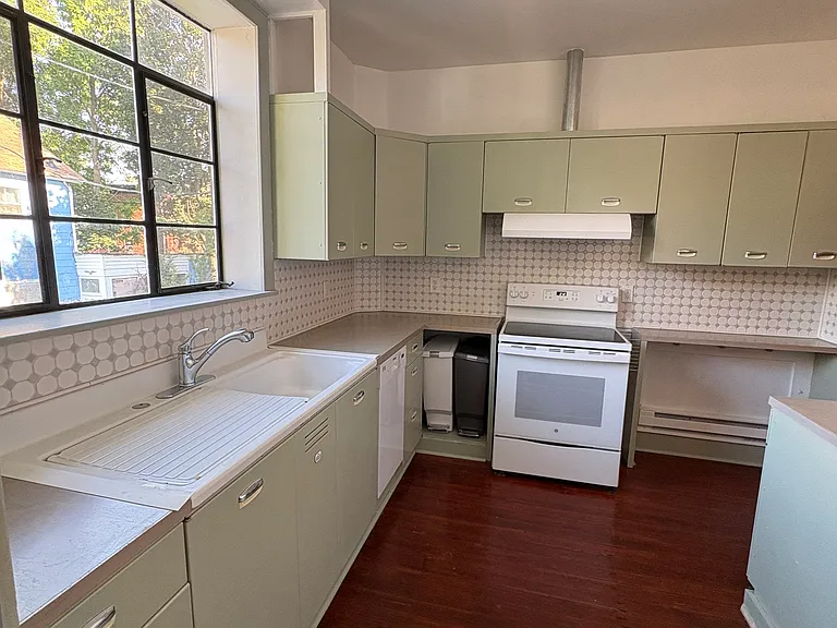 81 Wh Liberty St — Photo 5