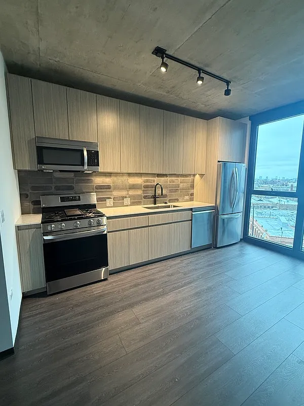 1 bed, 1.0 bath, 547 sqft, $2,456 — Photo 2