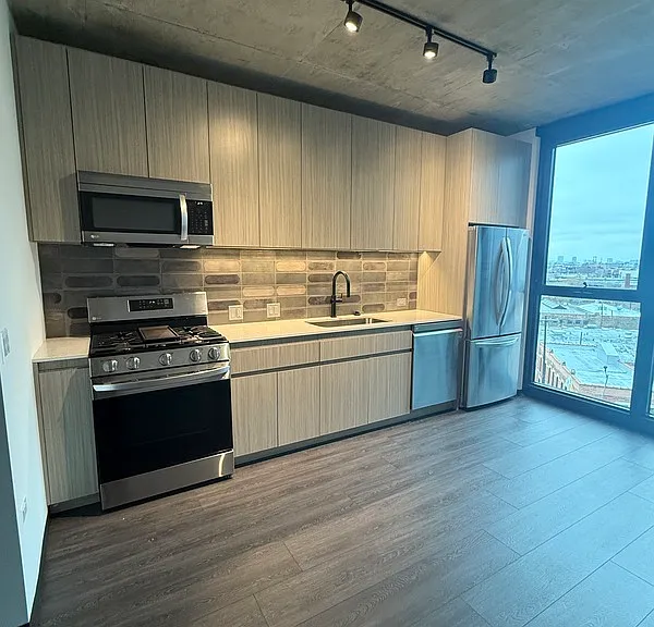 1415 W Randolph St — Photo 2
