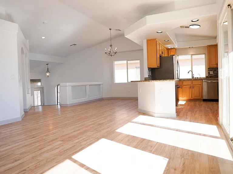 6219 White Point Ct — Photo 2