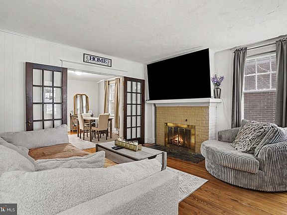 3rd image of 1653 Filbert St