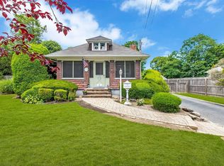 47 Jefferson St, East Islip, NY 11730