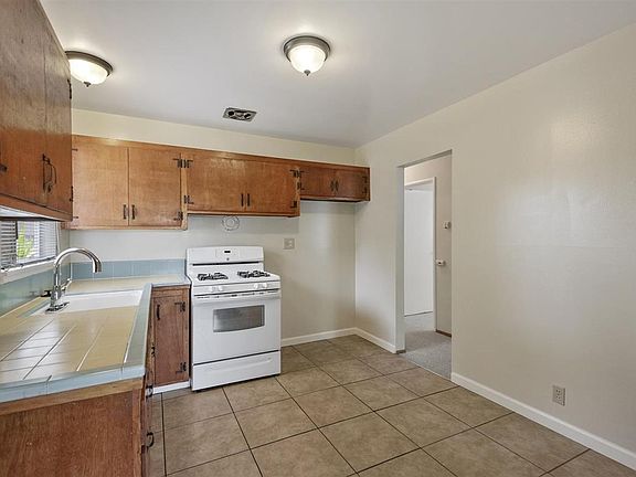 4th image of 2108 Ventura Pl