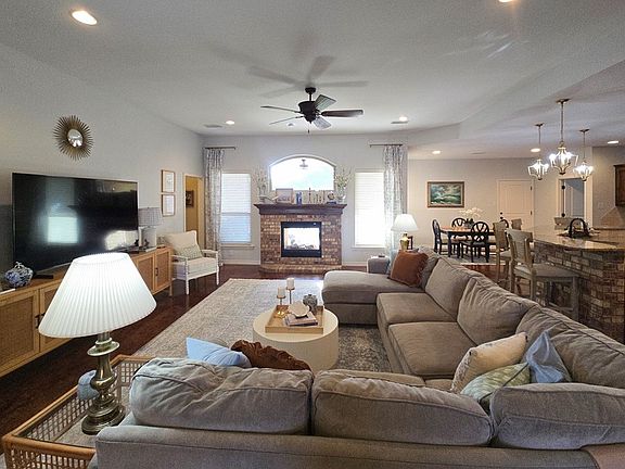 3rd image of 6007 Llano Ct