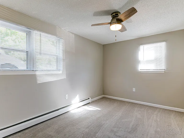 Shoreline Place Apartments — Photo 17