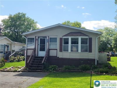 295 Woodsbluff Ct S, Bath, PA, 18014