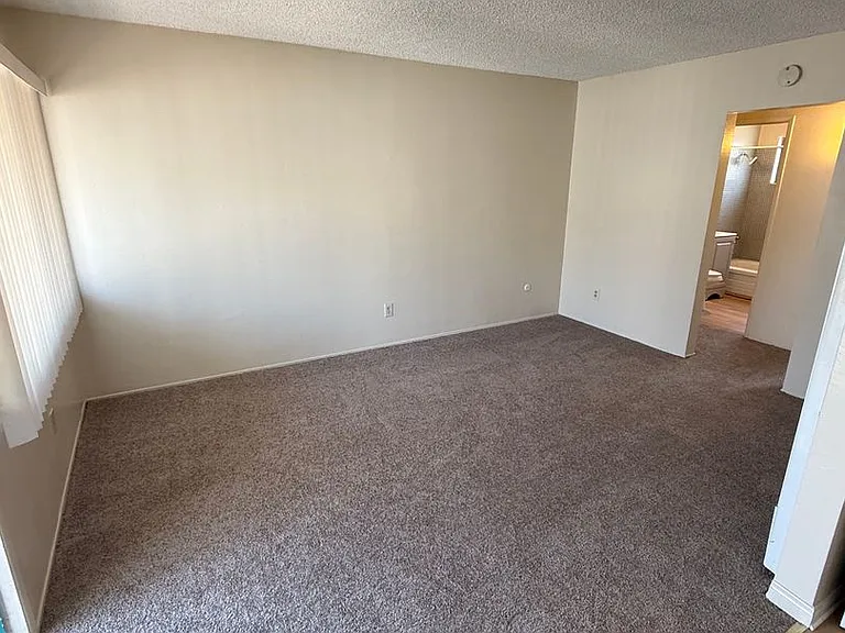 4648 Kansas St — Photo 2