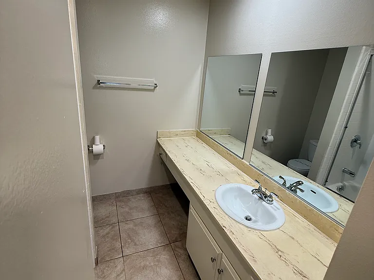 1540 E. Canfield Lane — Photo 8