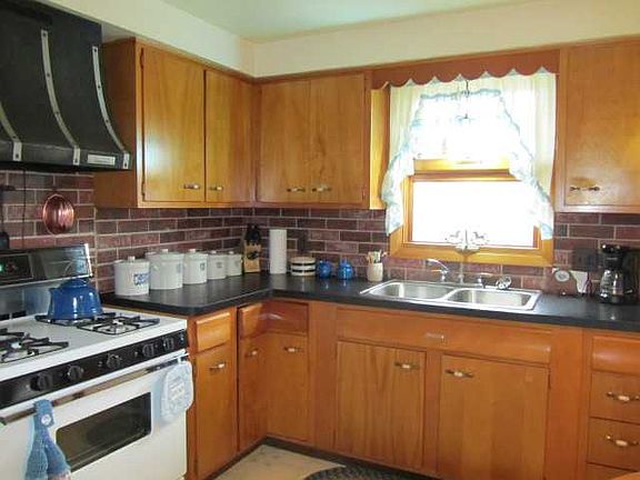 5th image of 23 Desmond Ct