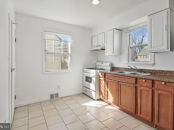 5th image of 2801 Woodland Ave