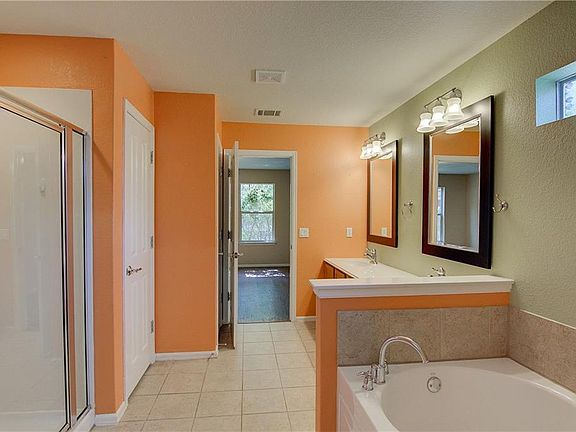 4th image of 305 Camelia Pkwy