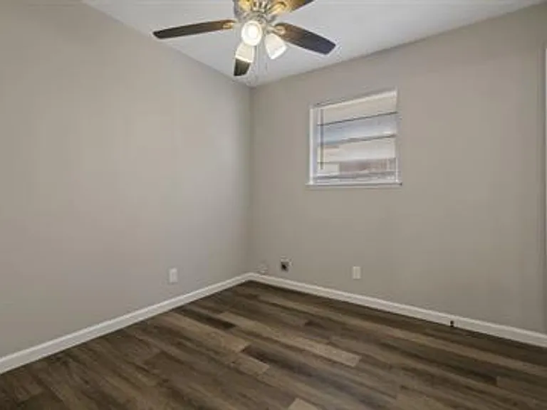 818 W Texas St — Photo 48