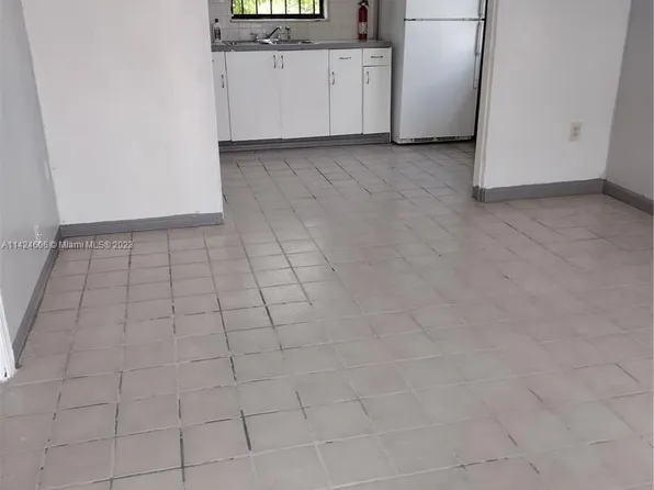 810 NW 96th St, Miami, FL 33150