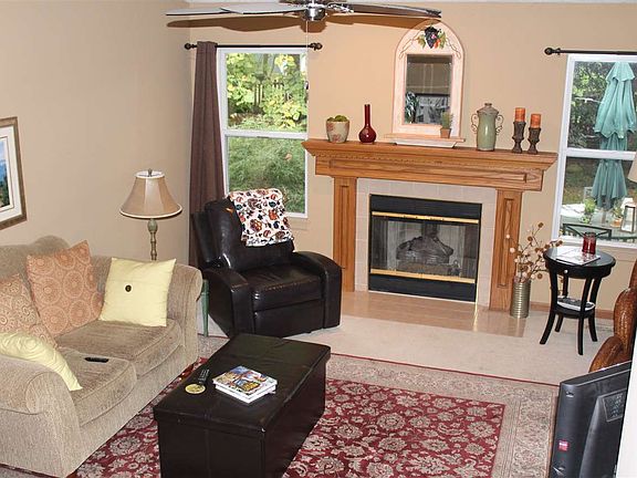 2nd image of 4528 Bur Oak Ln