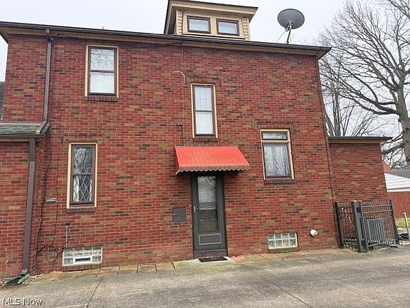 3rd image of 1010 Archwood Ave