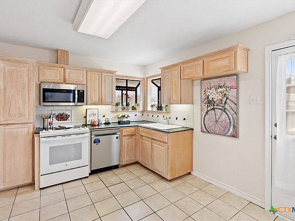 5th image of 1238 Hayward Dr