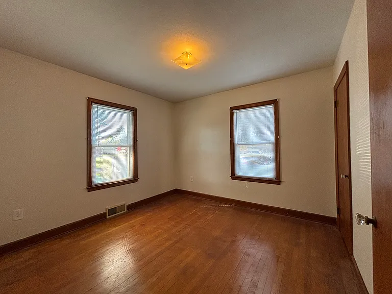 1315 Elm St — Photo 8