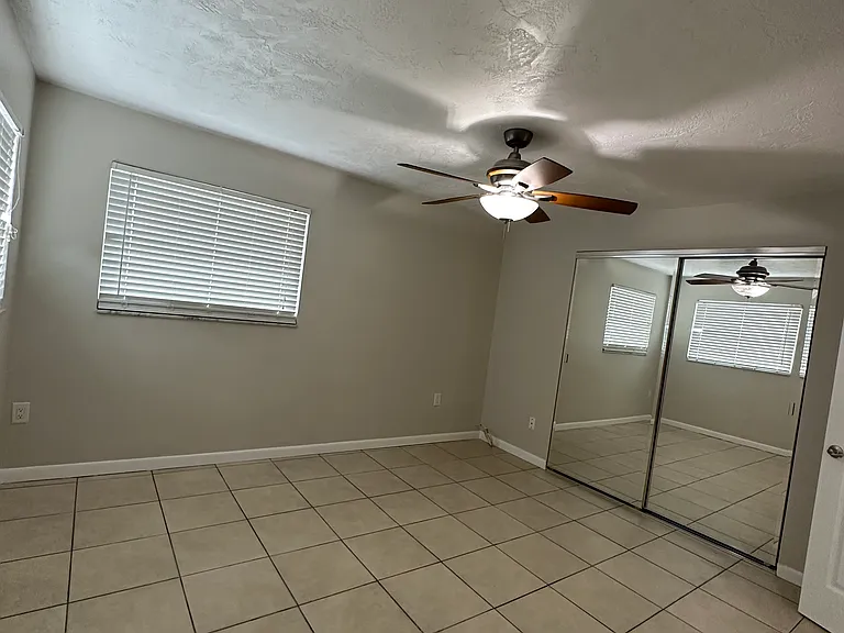 315 Scott Ct — Photo 9