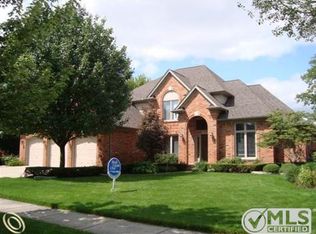 28035 Cambridge Dr, Harrison Township, MI 48045