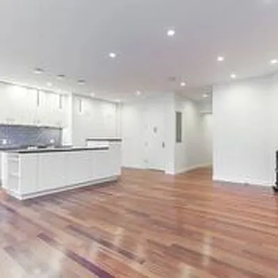 Rented by R New York | media 26