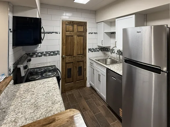 Colonial Oaks Apartments