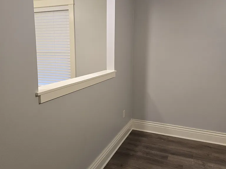Pass thru from kitchen into main room