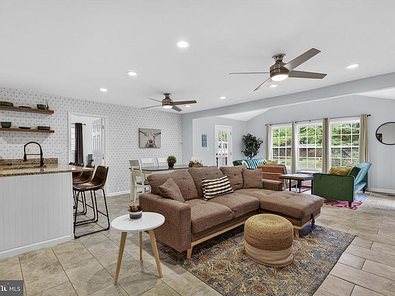 3rd image of 102 Confederate Cir