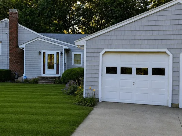 40 Border Rd, Holbrook, MA 02343