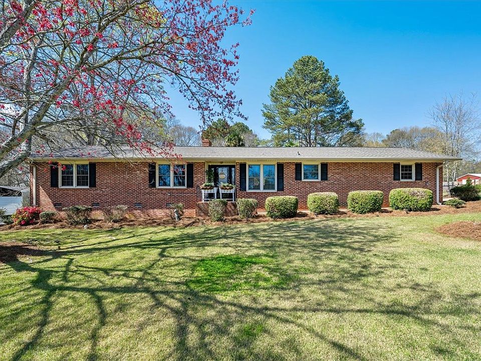 1st image of 211 Harborough Rd