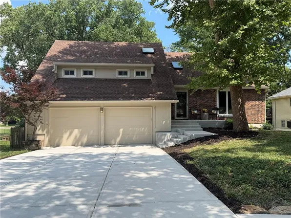 9307 Alden St, Lenexa, KS 66215