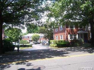 350 N Corona Ave APT 37, Valley Stream, NY 11580