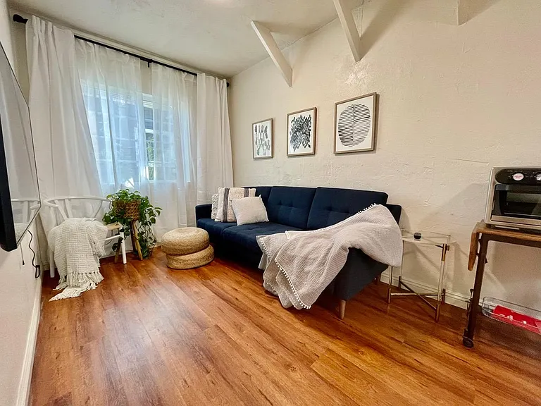 803 N Marguerita Ave — Photo 2