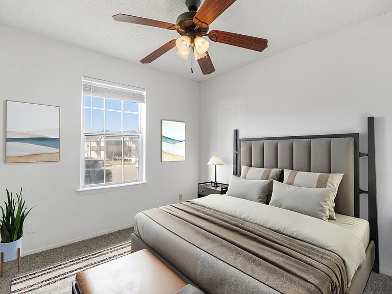 Three Bedroom - 3 Bed / 2 Bath - 989 Sq.Ft.