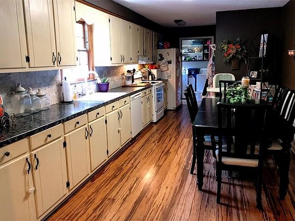 5th image of 2103 Rush St