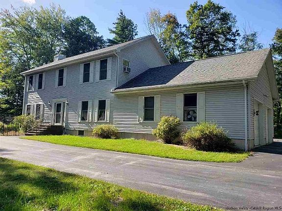 2nd image of 26 Elting Ln