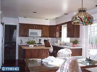 18 Greentree Way, Cherry Hill, NJ 08003